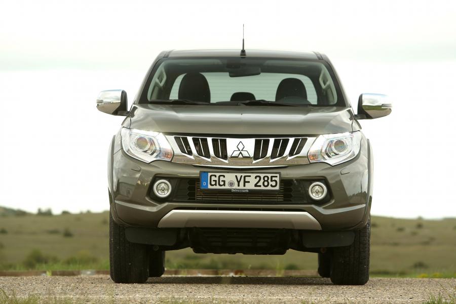  Mitsubishi L200 Double Cab 2015 года  (фото 12 из 29)